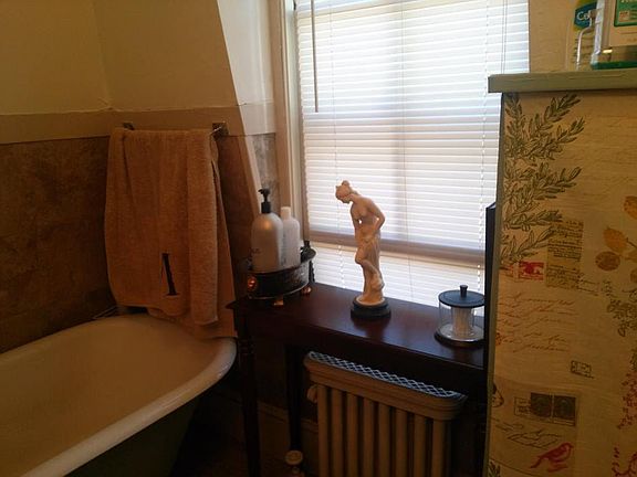 2nd image of 262 Franklin St