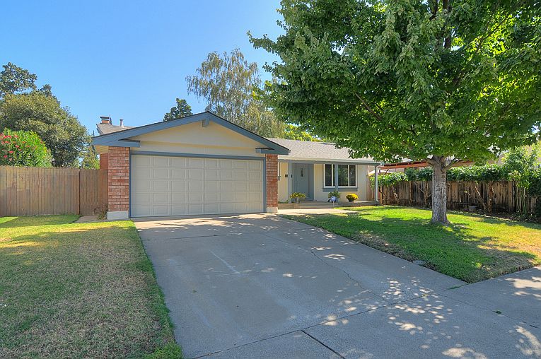 1st image of 7 Glenville Cir
