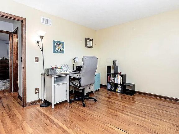 4th image of 1856 Willoway Cir S