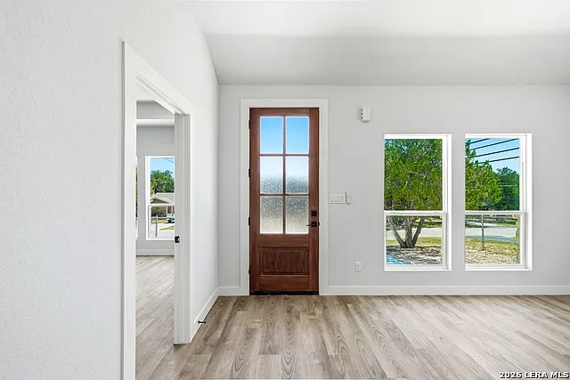 3 bed, 2.0 bath, 1549 sqft, $2,300 — Photo 3