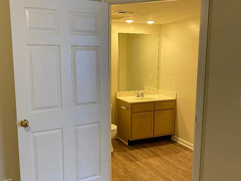 Willow Oaks Apartments — Photo 13