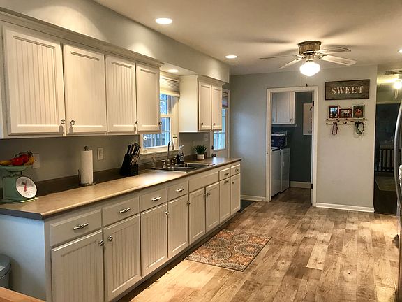 5th image of 301 Spruce Dr