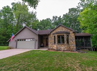 182 Hickory Ct, Oregon, WI 53575