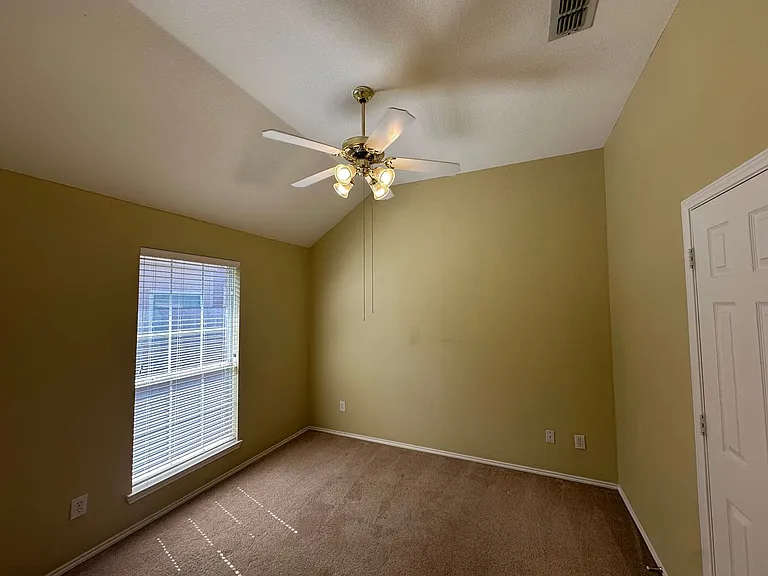 10701 Nashville Dr — Photo 15