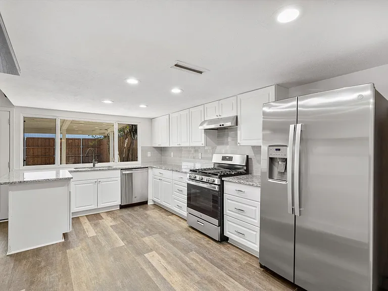2814 Lindbergh Dr — Photo 13