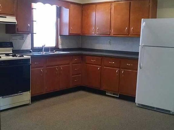 4th image of 203 W Oak St