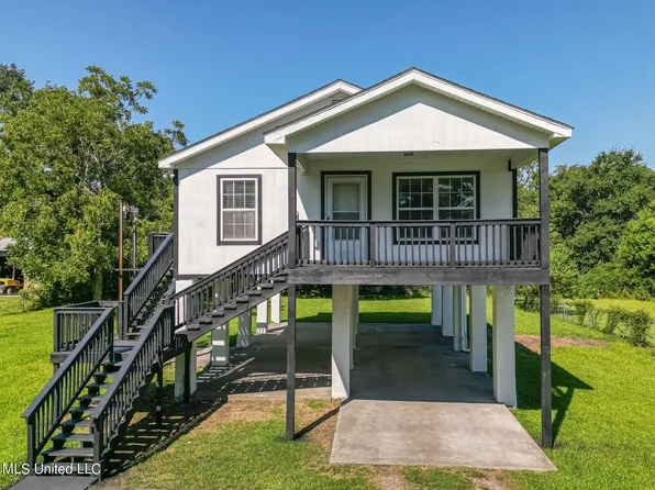 329 Fleitas Ave, Pass Christian, MS 39571