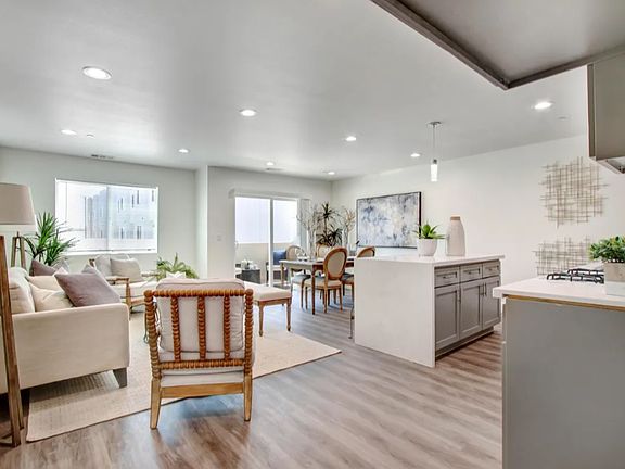 4th image of 1113 E Artesia Blvd