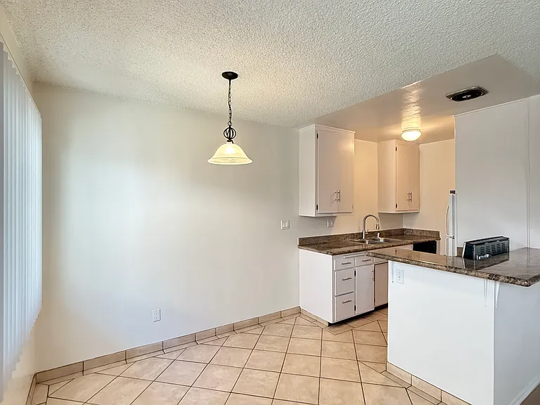 615 E Magnolia Blvd #D — Photo 1