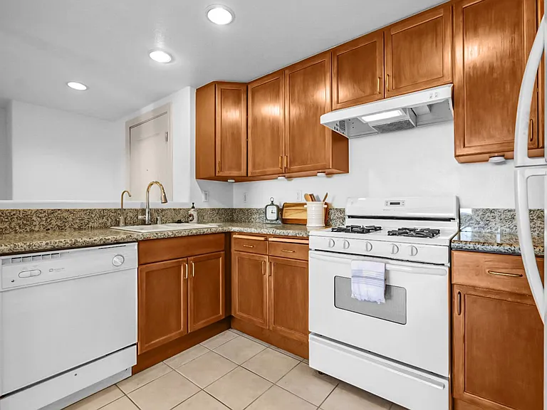 580 W Main St #318 — Photo 8
