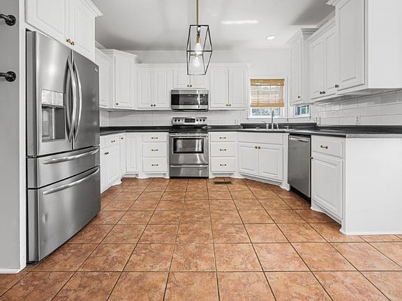 4th image of 125 Eunice Dr