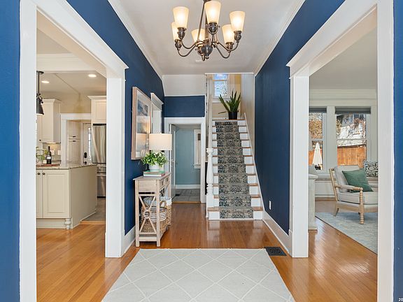 4th image of 119 E rosewood