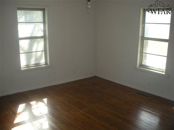 4th image of 3705 Telephone Dr