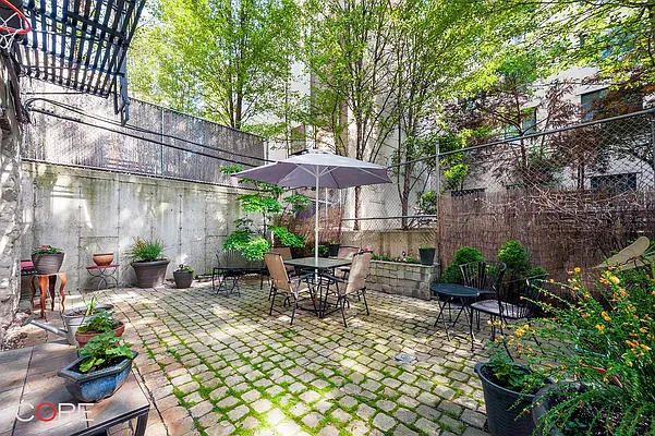 Rented by CORE | media 12