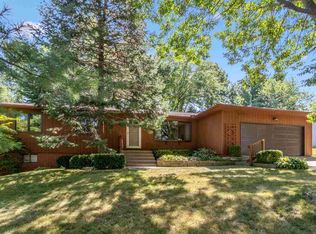 1142 Denbigh Dr, Iowa City, IA 52246