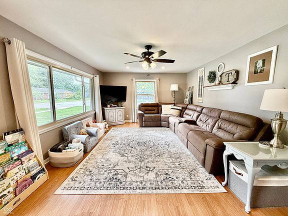 3rd image of 1108 Rogers Dr