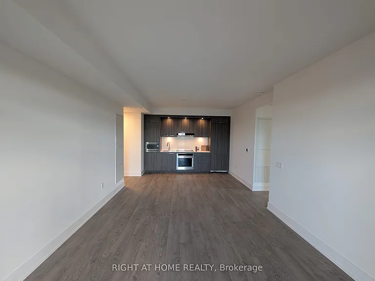 858 Dupont St #824 — Photo 4