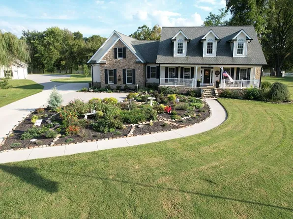 2970 Deep River Dr, Sevierville, TN 37876