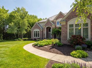 W353S2870 Tallgrass Ct, Oconomowoc, WI 53066