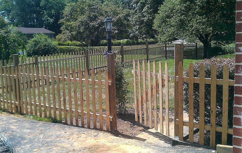 2nd image of 1222 Pin Oak Dr