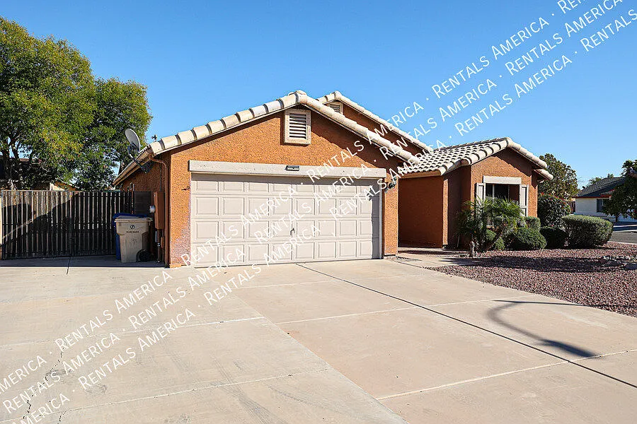 Charming Home w/ Sparkling Pool next to Westgate! — Photo 1