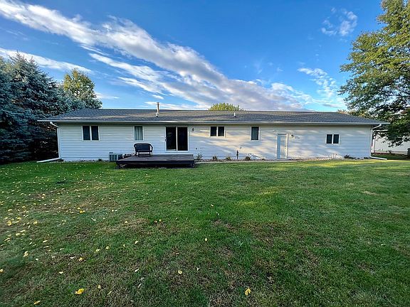 3rd image of 1314 Circle Dr