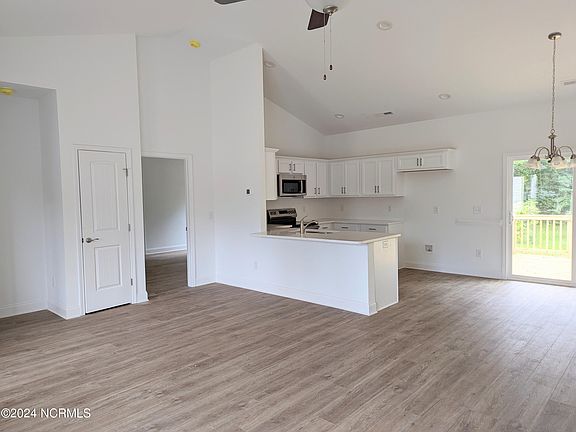 4th image of 8685 Old Forest Drive NE