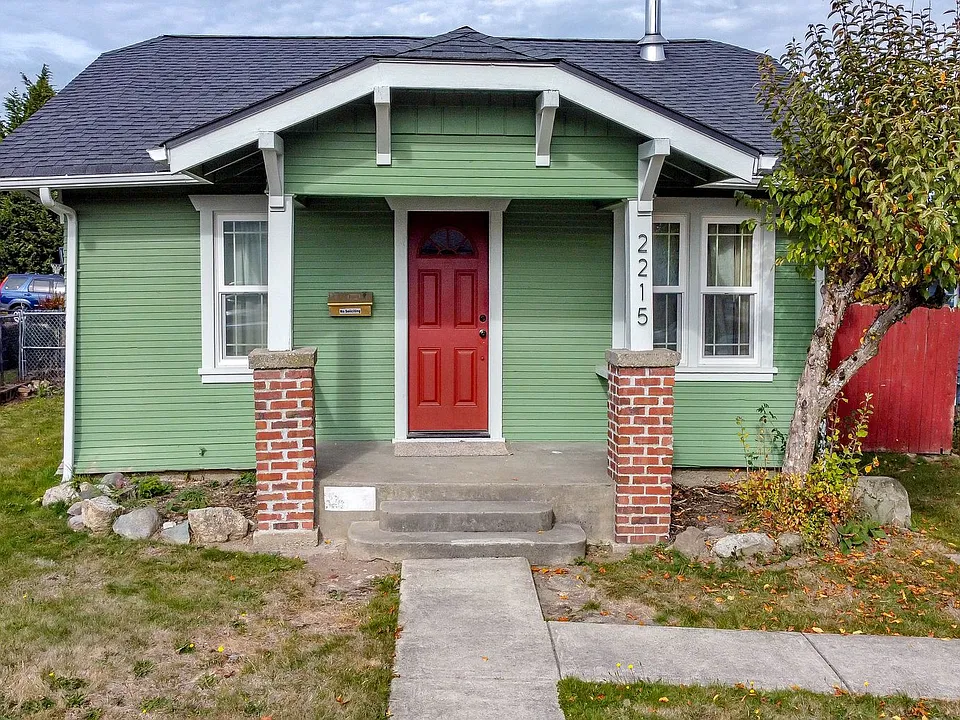 2215 S 17th St