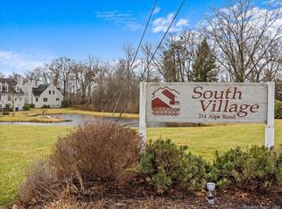 214 Alps Rd UNIT 11, Branford, CT 06405