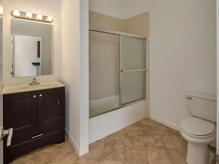 5005 Palisade Plaza — Photo 9