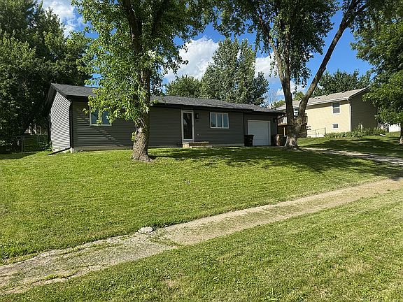 3rd image of 303 Knoll Dr