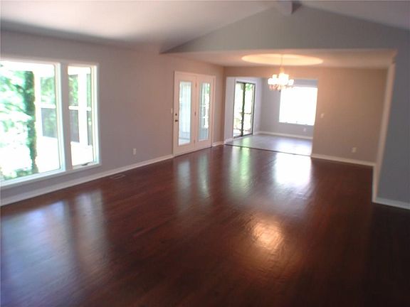 5th image of 19 Neffwood Ln