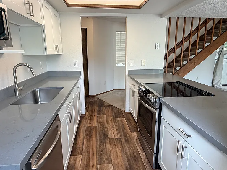 335 SE Clark St #B — Photo 5