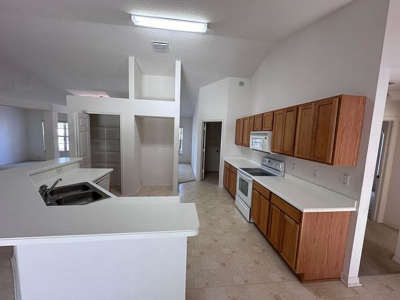 4th image of 701 NW North Macedo Boulevard
