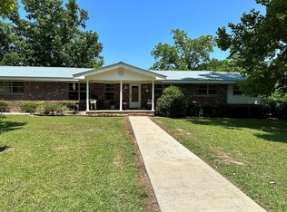 445 Pinewood Dr, Defuniak Springs, FL 32433