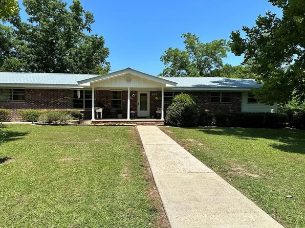 445 Pinewood Dr, Defuniak Springs, FL 32433
