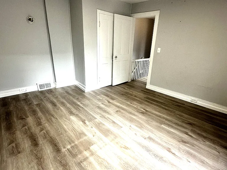 2025-2027 Wayne Ave — Photo 11
