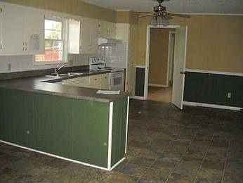 3rd image of 182 Summer Ave
