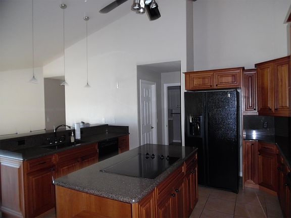 4th image of 2261 Beurket St