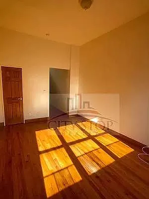 Rented by City Stop Realty | media 8