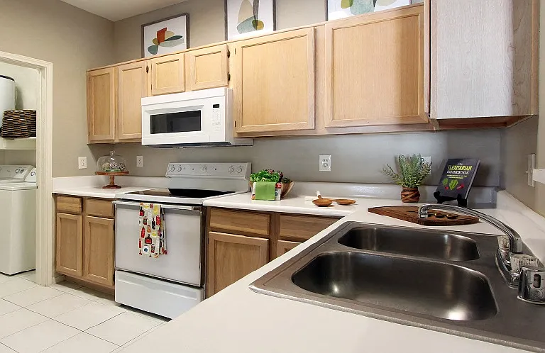 Kensington Square Apartments — Photo 4