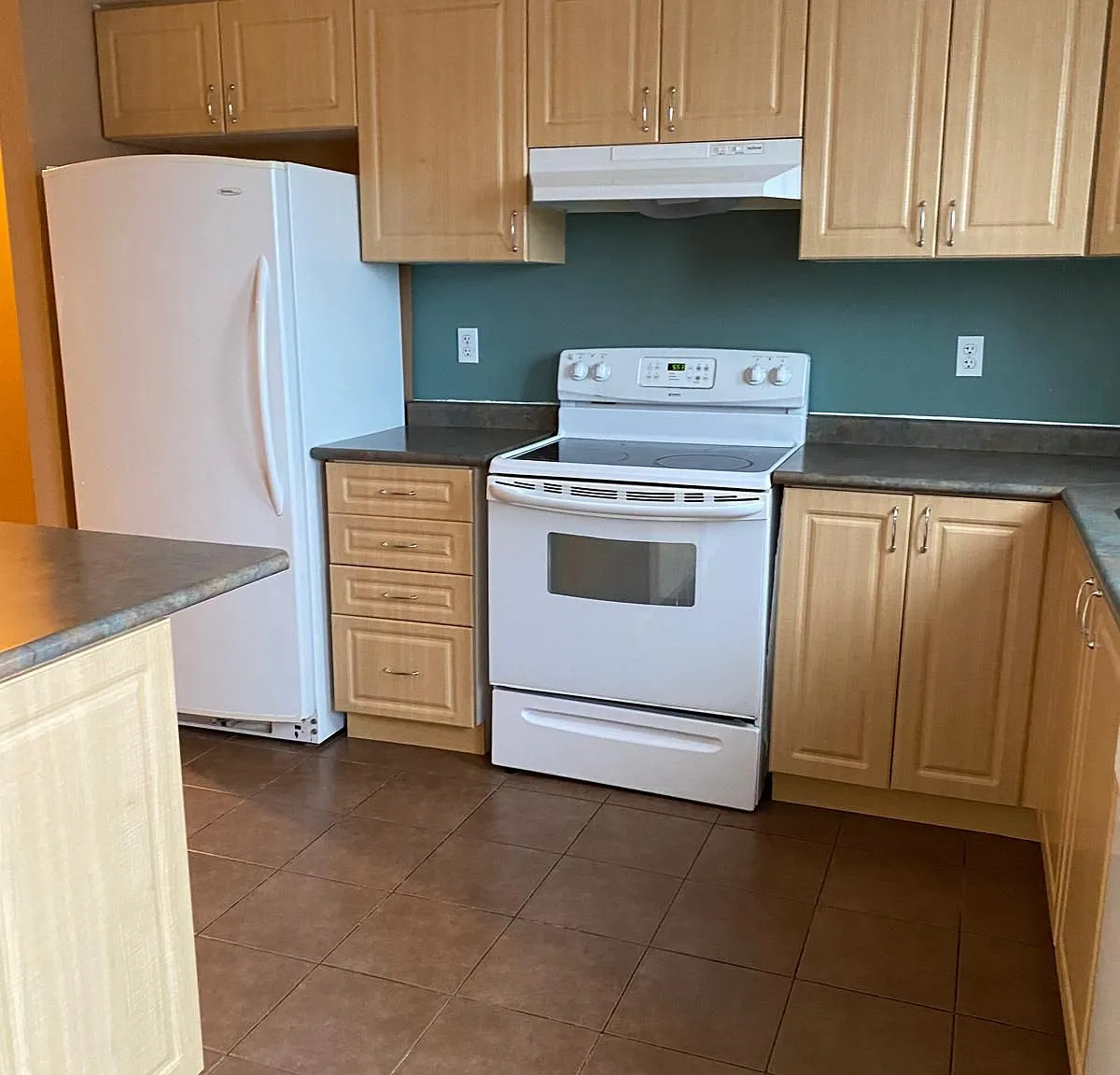 3 bed, $3,000 — Photo 3