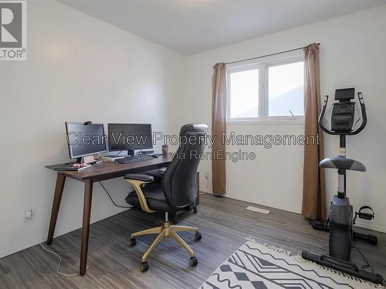 15 Assiniboia Way W #UPPER LEVEL — Photo 9