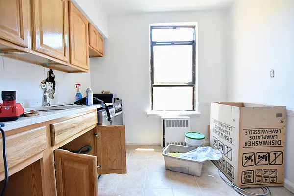 Rented by Dakis Group LLC | media 2