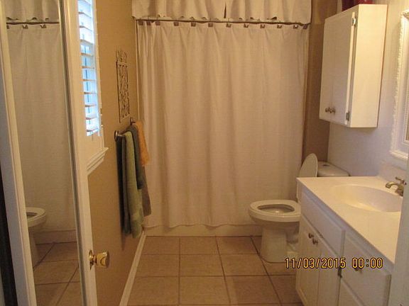 5th image of 915 Karen Ln