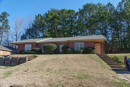 1170 Northwood Dr Photo 1