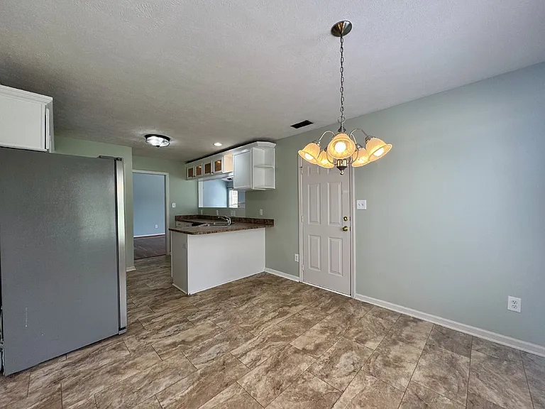 470 Rushmore Ct — Photo 8