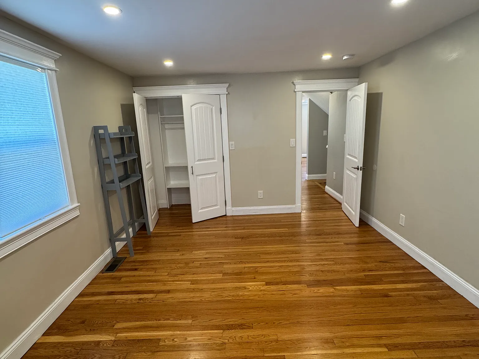 3 bed, $6,350 — Photo 2