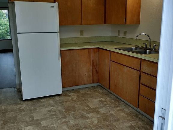 4th image of 135 Taft Dr APT 4