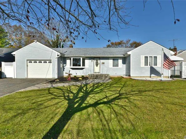 17 Joseph Ave, Bethpage, NY 11714